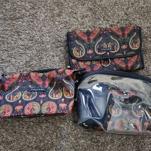 TAHARI traveling kit